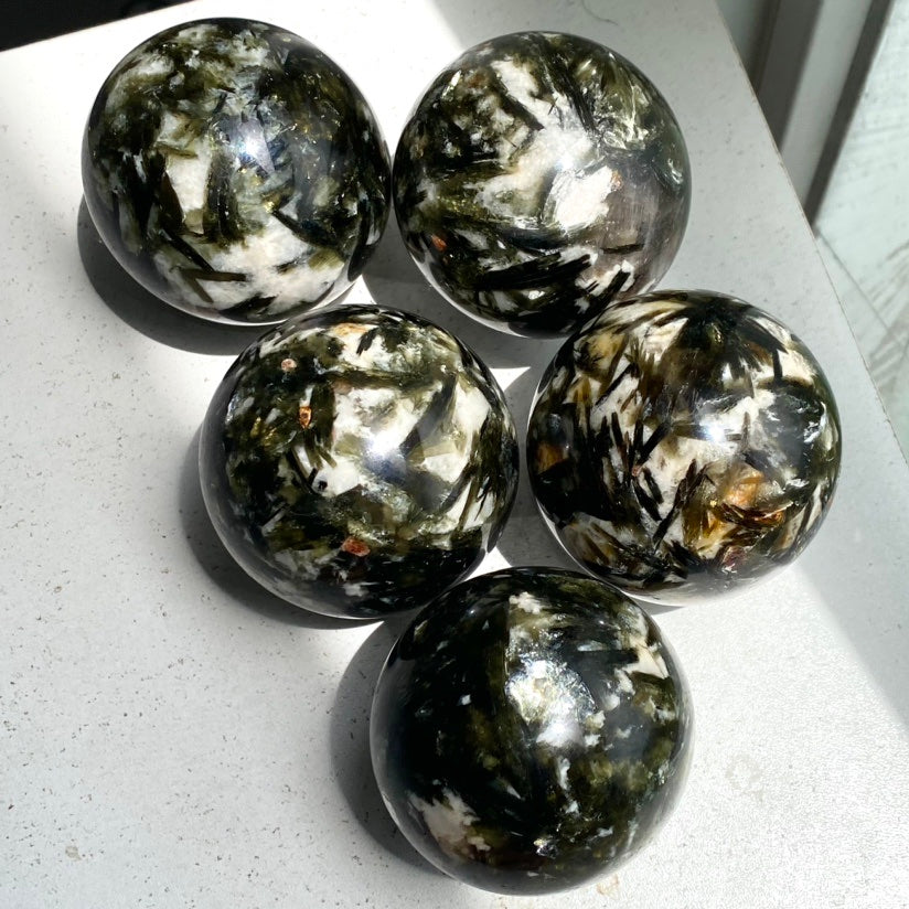 Green Mica Big Sphere – Simmon Crystal Wholesale