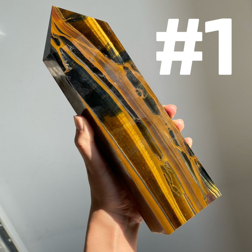 Random Large Crystals