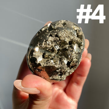 Random Large Crystals