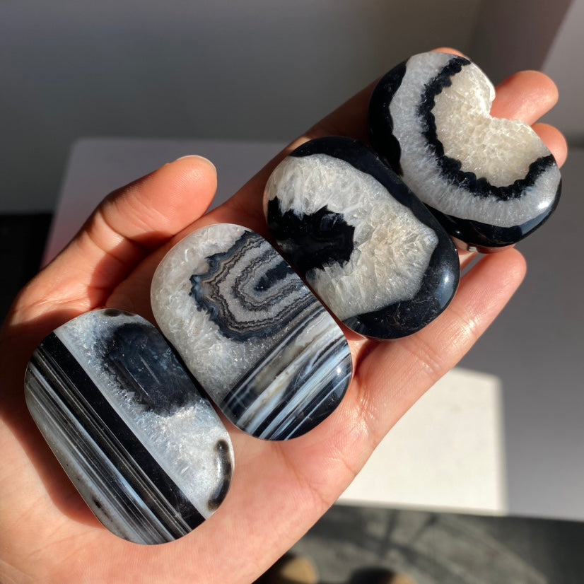 Black Agate Palm Stone